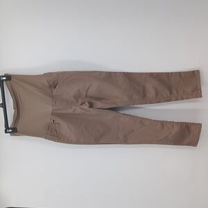 Bella Vida Cropped Maternity Pants with Pockets